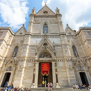 Maria's Bright Flats At The Cathedral Napoli